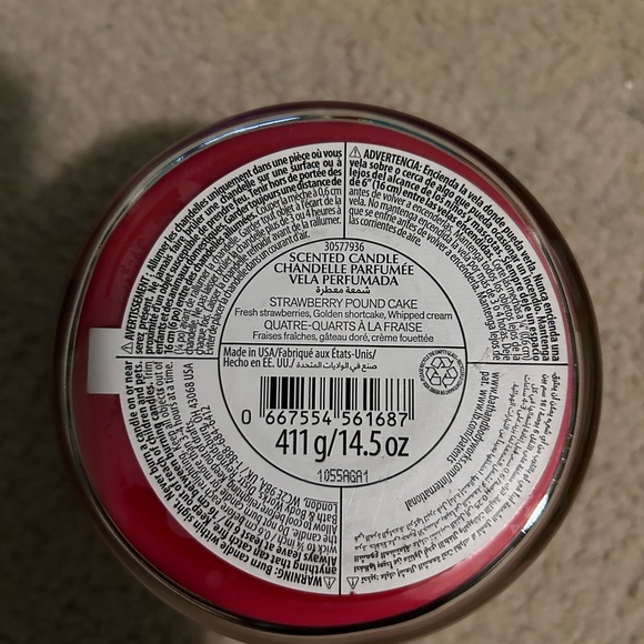 NEW Bath and Body Works Strawberry Pound Cake 3-Wick Candle - Picture 2 of 4
